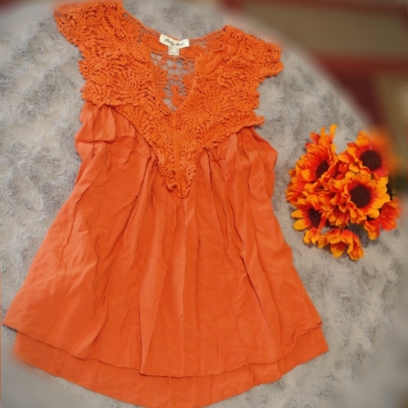 Gorgeous, orange, flowy, lace top - Picture 2 of 4